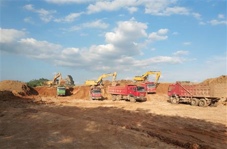 以坚守和奋战向目标冲刺