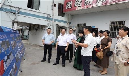 柳梧两地政协联合调研组考察柳北区危旧房改造项目