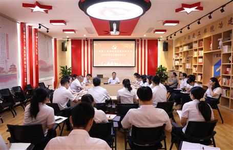 覃振华参加所在支部党员大会